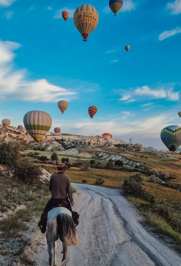 Sunrise horseback riding experience in Cappadocia during a horseback riding holiday under baloon ride